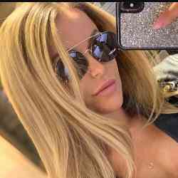 Single Armenian woman in Los Angeles, CA, United States