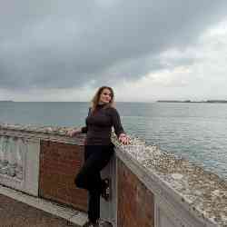 Single Armenian woman in Yerevan, Армения, Armenia