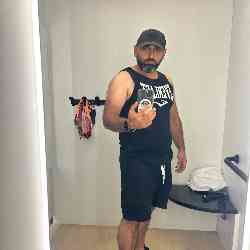 Single Armenian man in Paris, Франция, France