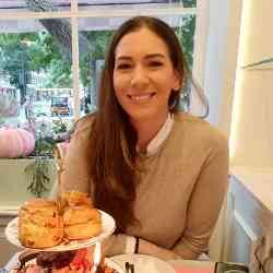 Single Armenian woman in London, UK, United Kingdom