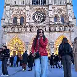 Single Armenian woman in Paris, France, France
