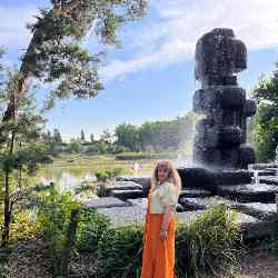 Single Armenian woman in Paris, France, France