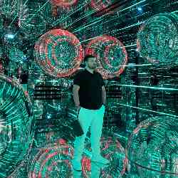 Single Armenian man in Yerevan, Армения, Armenia