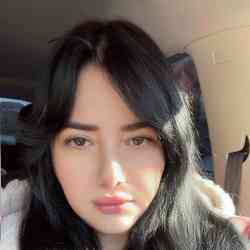 Single Armenian woman in Ereván, Армения, Armenia