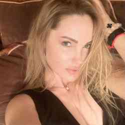 Single Armenian woman in Ereván, Армения, Armenia