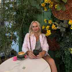 Single Armenian woman in Eastbourne, Великобритания, United Kingdom