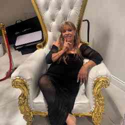 Single Armenian woman in Los Angeles, CA, United States