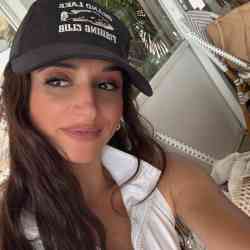 Single Armenian woman in Paris, France, France