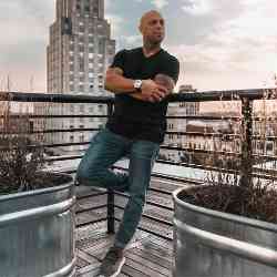 Single Armenian man in Florida, NY, United States