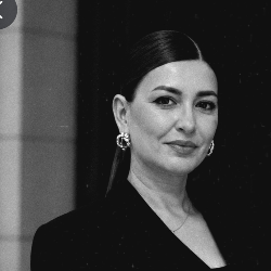 Single Armenian woman in Yerevan, Армения, Armenia