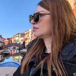 Single Armenian woman in Yerevan, Армения, Armenia