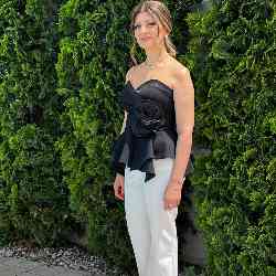 Single Armenian woman in Yerevan, Армения, Armenia