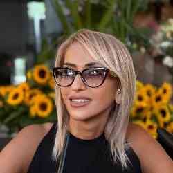 Single Armenian woman in Yerevan, Армения, Armenia