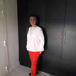 Single Armenian woman in Paris, France, France