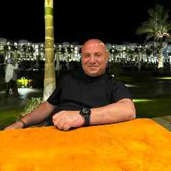 Single Armenian man in Yerevan, Армения, Armenia