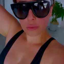 Single Armenian woman in Los Angeles, CA, United States