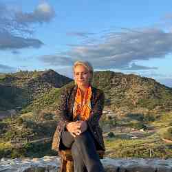 Single Armenian woman in Los Angeles, CA, United States