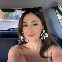 Single Armenian woman in Chongqing, China, China