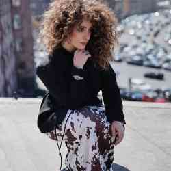 Single Armenian woman in Ereván, Армения, Armenia