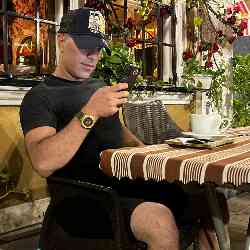 Single Armenian man in Yerevan, Yerevan, Armenia