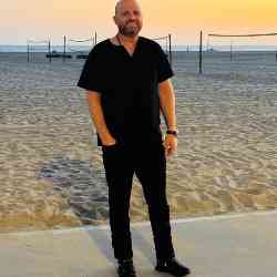 Single Armenian man in Los Angeles, California, United States