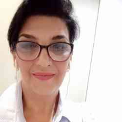 Single Armenian woman in Paris, France, France