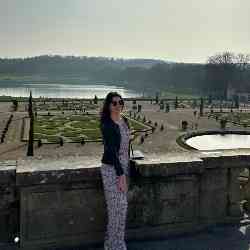 Single Armenian woman in Paris, France, France