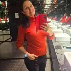 Single Armenian woman in Paris, France, France