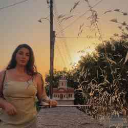 Single Armenian woman in Los Angeles, CA, United States