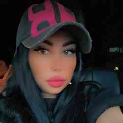 Single Armenian woman in Yerevan, Армения, Armenia