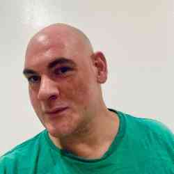 Single Armenian man in La Crescenta, CA, United States
