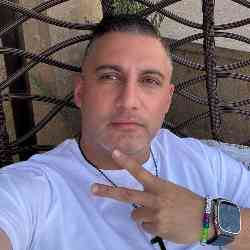 Single Armenian man in Los Angeles, California, United States