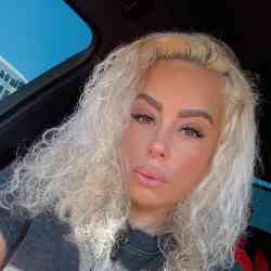 Single Armenian woman in Los Angeles, CA, United States