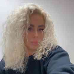 Single Armenian woman in Los Angeles, CA, United States