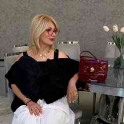 Single Armenian woman in Yerevan, Армения, Armenia