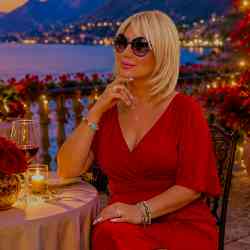 Single Armenian woman in Yerevan, Армения, Armenia