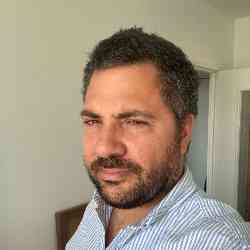 Single Armenian man in Paris, France, France