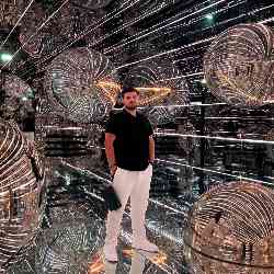 Single Armenian man in Yerevan, Армения, Armenia
