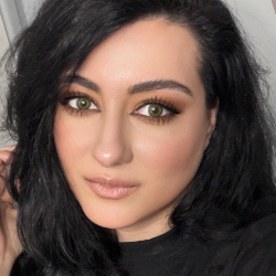 Single Armenian woman in Los Angeles, CA, United States