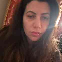 Single Armenian woman in Los Angeles, California, United States