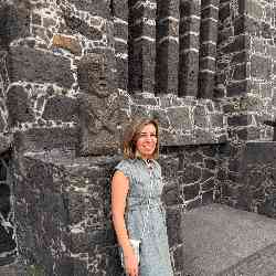 Single Armenian woman in Glendale, California, United States