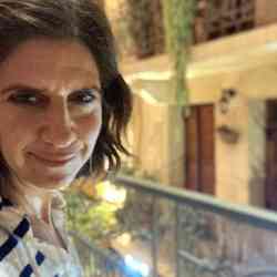 Single Armenian woman in London, England, United Kingdom