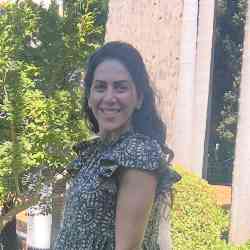 Single Armenian woman in Glendale, California, United States