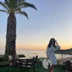 Single Armenian woman in London, England, United Kingdom