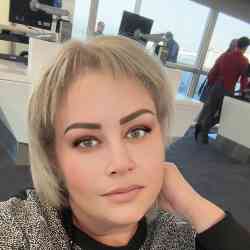 Single Armenian woman in Los Angeles, California, United States