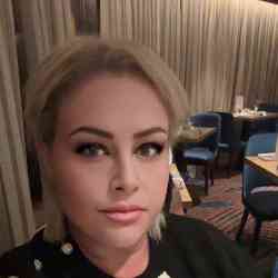 Single Armenian woman in Los Angeles, California, United States