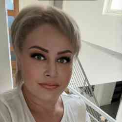 Single Armenian woman in Los Angeles, California, United States