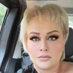 Single Armenian woman in Los Angeles, California, United States