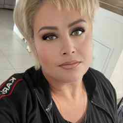 Single Armenian woman in Los Angeles, California, United States