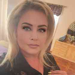 Single Armenian woman in Los Angeles, California, United States